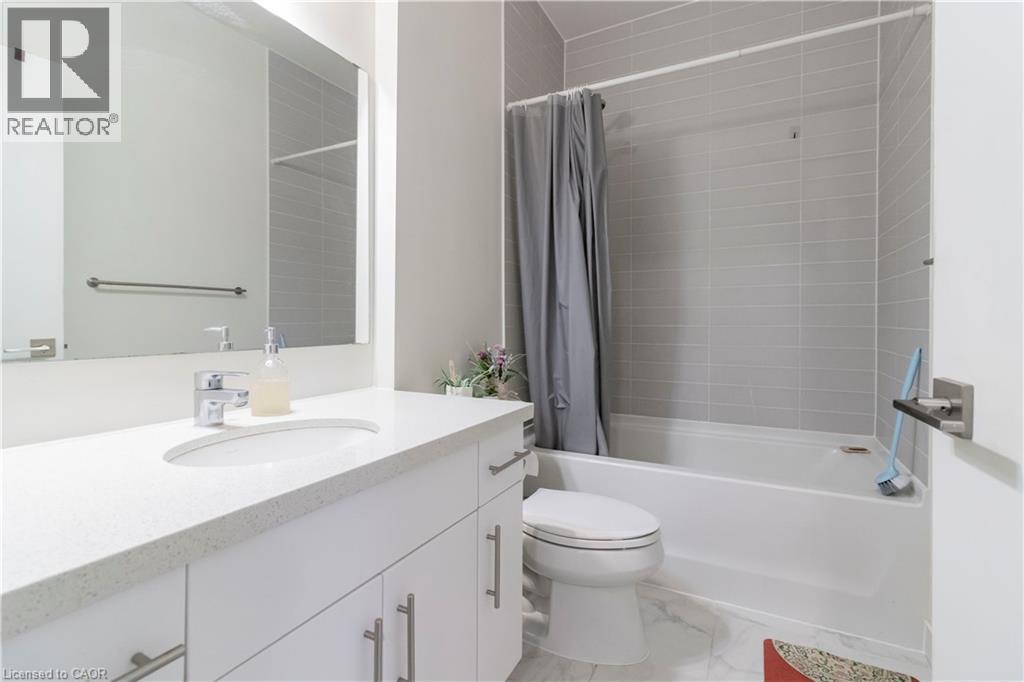 690 King Street West — photo 15