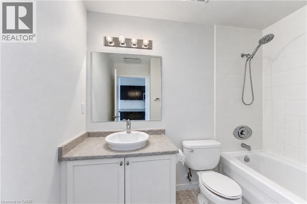 404 King Street West — photo 16
