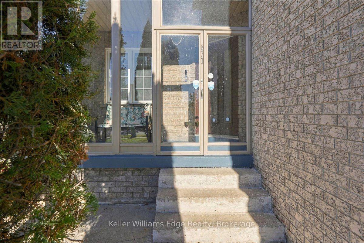 671 TWAIN AVENUE - 3