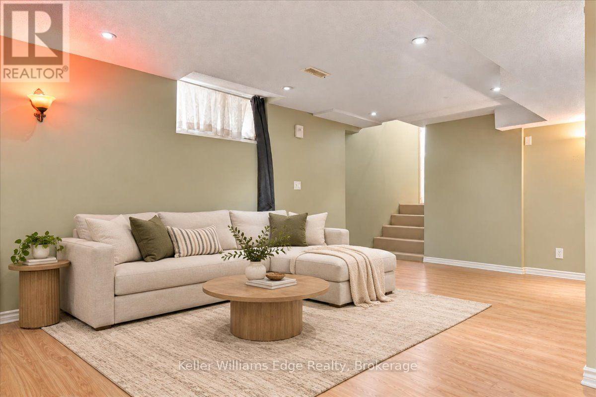 671 TWAIN AVENUE - Image 33
