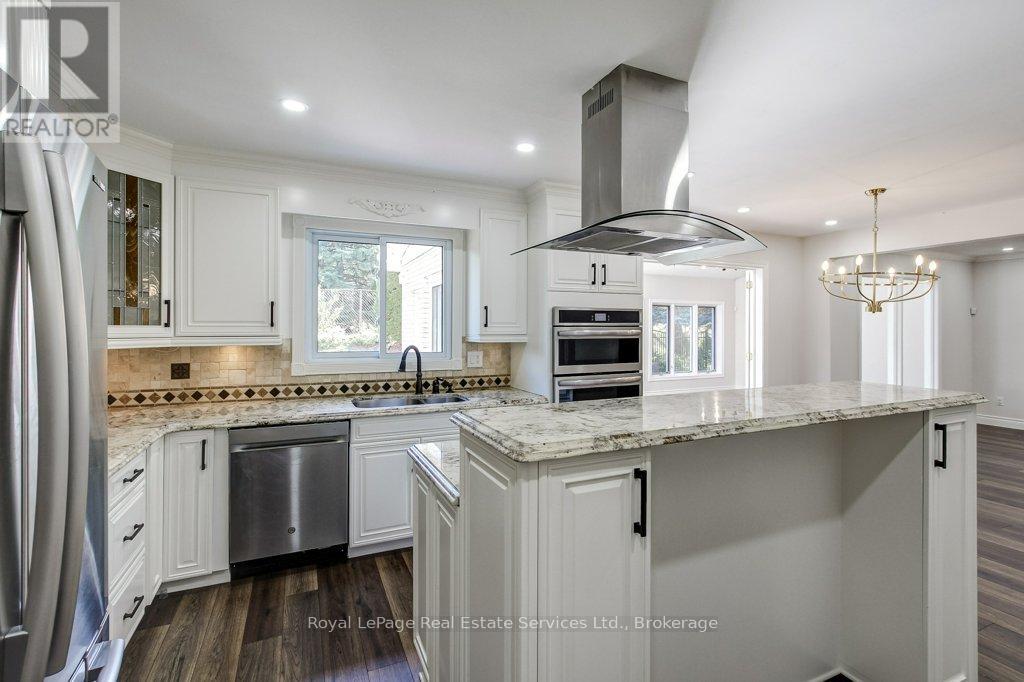 22 DAFFODIL CRESCENT - 13