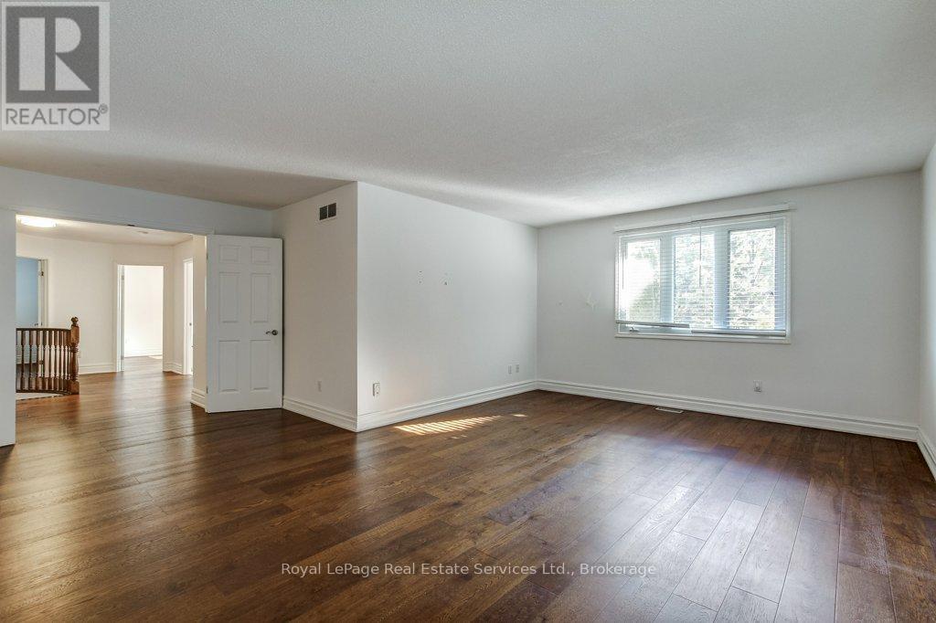 22 Daffodil Crescent — photo 24