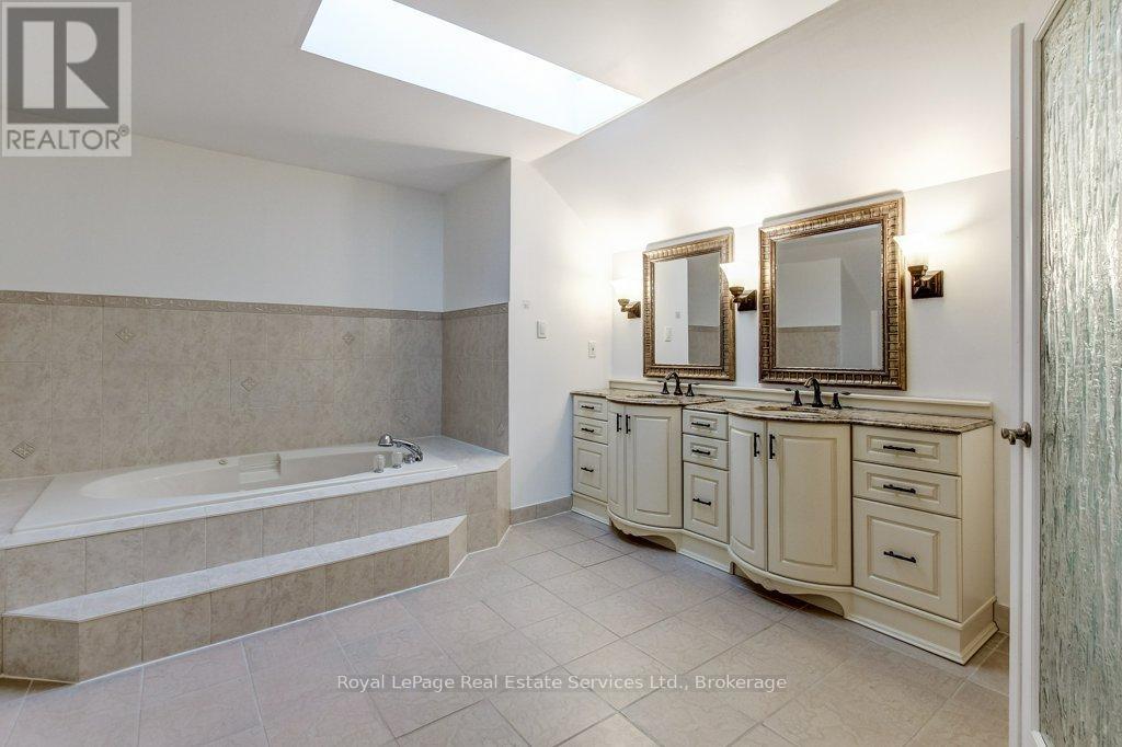 22 DAFFODIL CRESCENT - 26