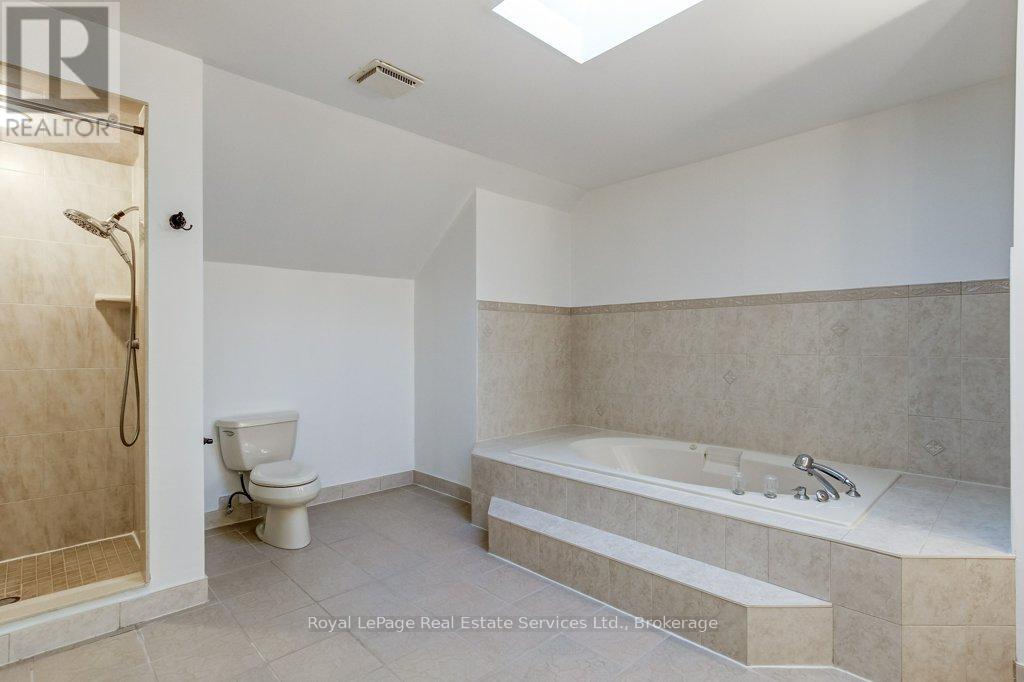 22 DAFFODIL CRESCENT - 28