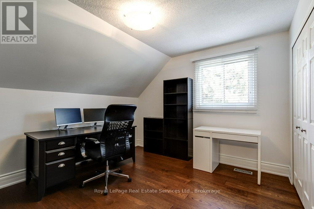 22 Daffodil Crescent — photo 31