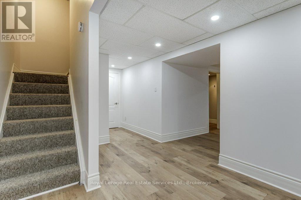 22 Daffodil Crescent — photo 33