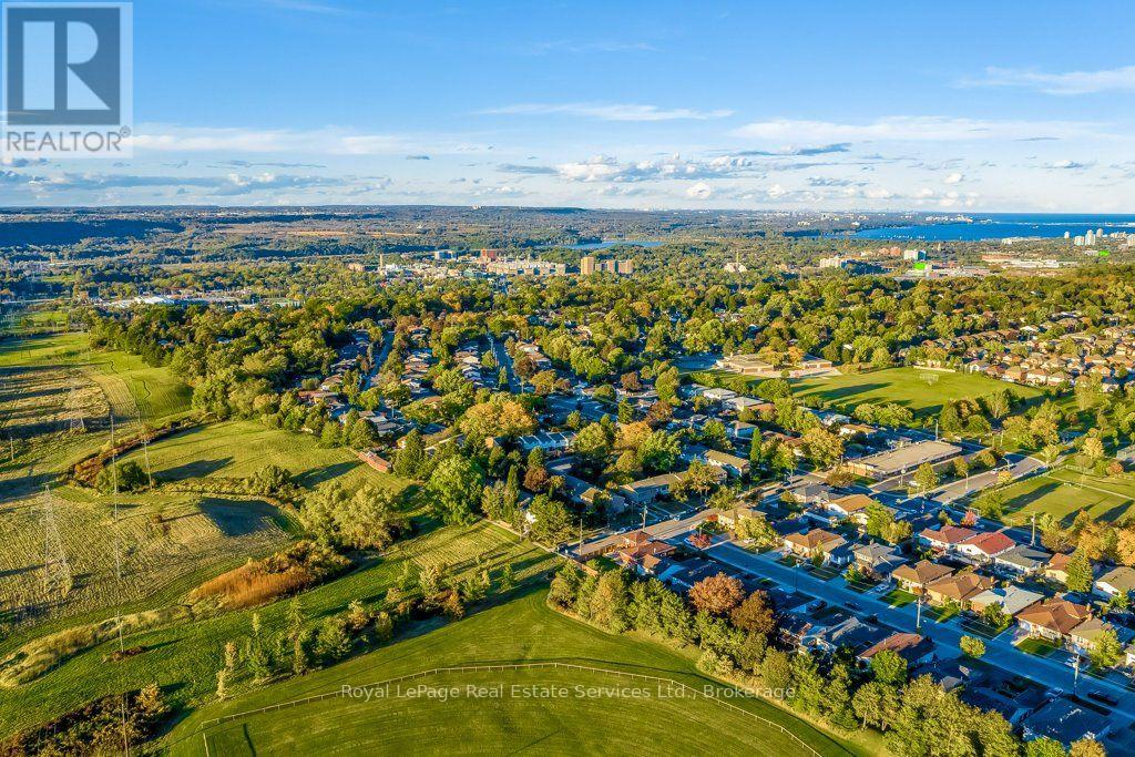 22 Daffodil Crescent — photo 48
