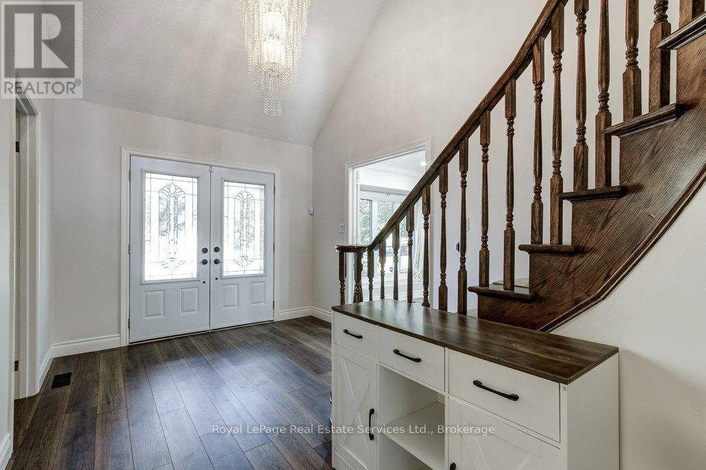 22 DAFFODIL CRESCENT - 5
