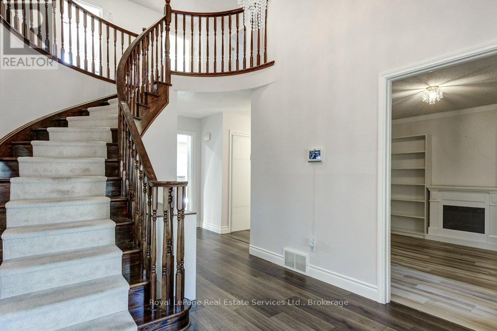 22 DAFFODIL CRESCENT - 6