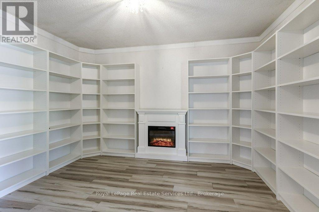 22 DAFFODIL CRESCENT - 7