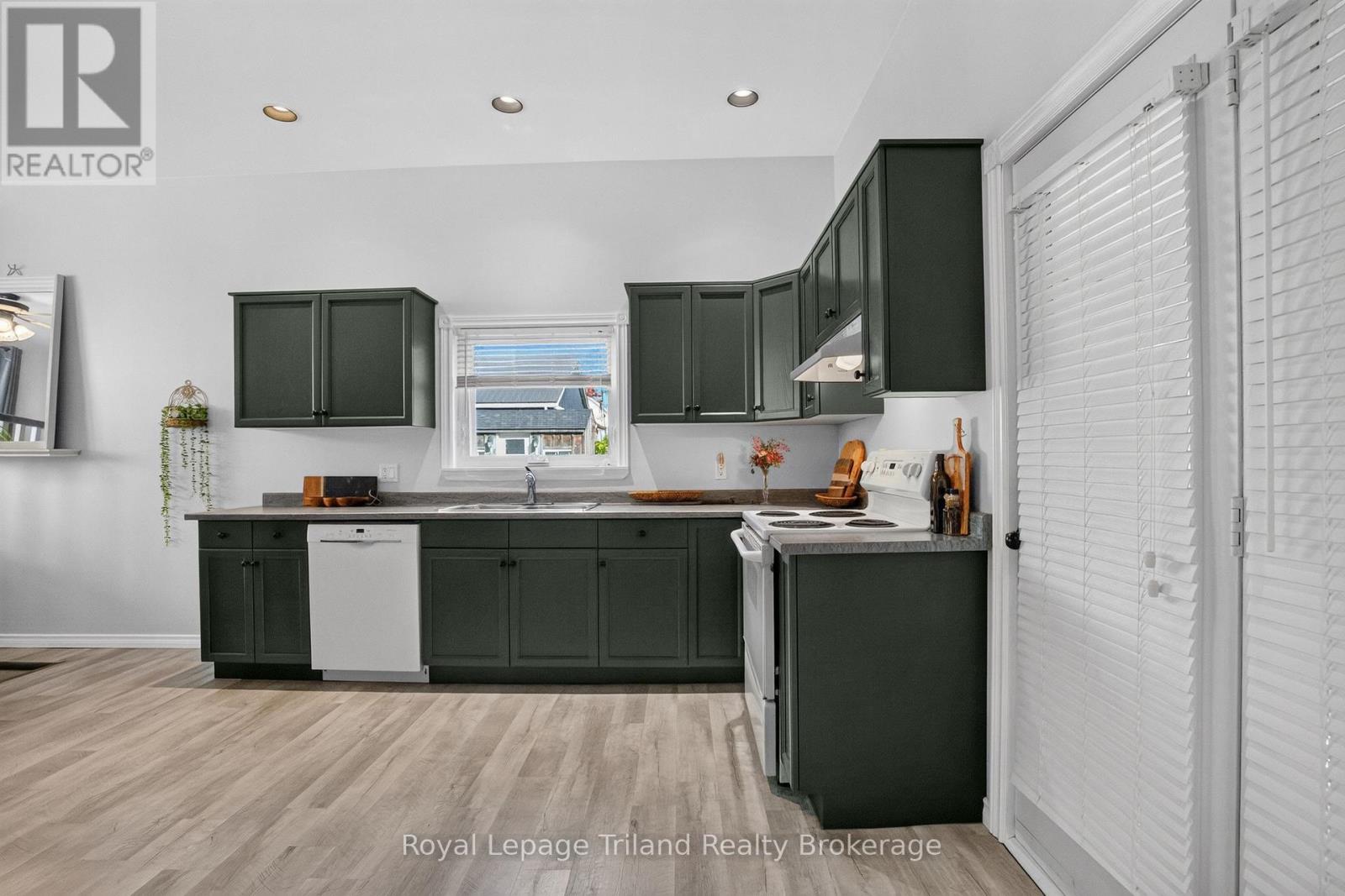 14 ELGIN STREET W - Image 9