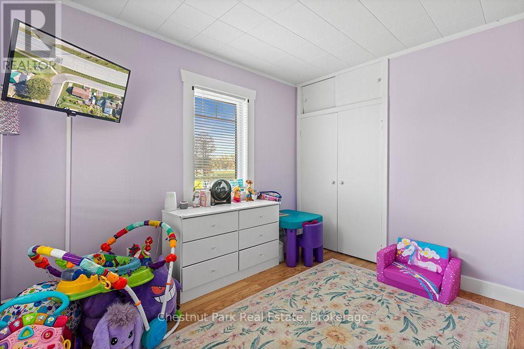 2096 3RD AVENUE W - 26