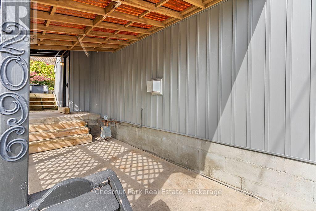 2096 3RD AVENUE W - 34