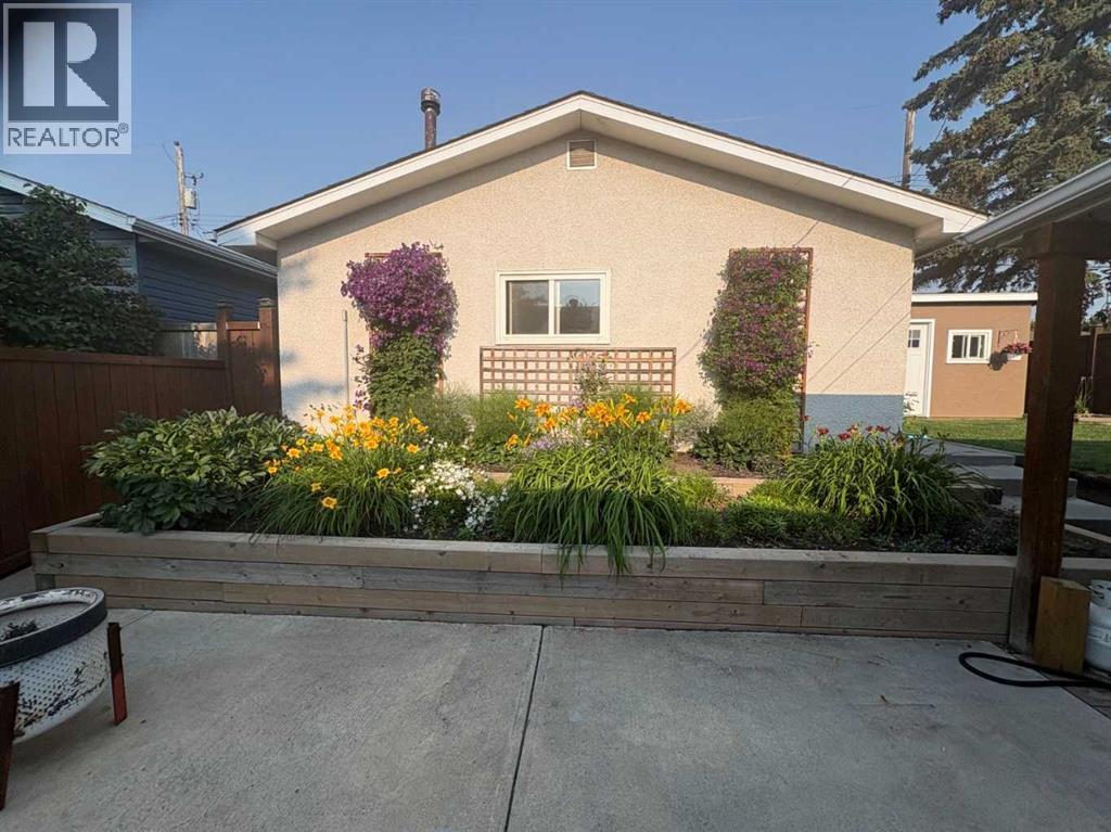 1623 Rouleau Crescent SE - 3