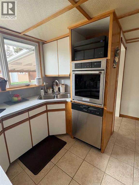 1623 Rouleau Crescent SE - 6