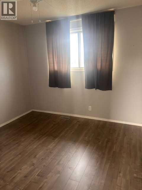 4207 54 Avenue - 11