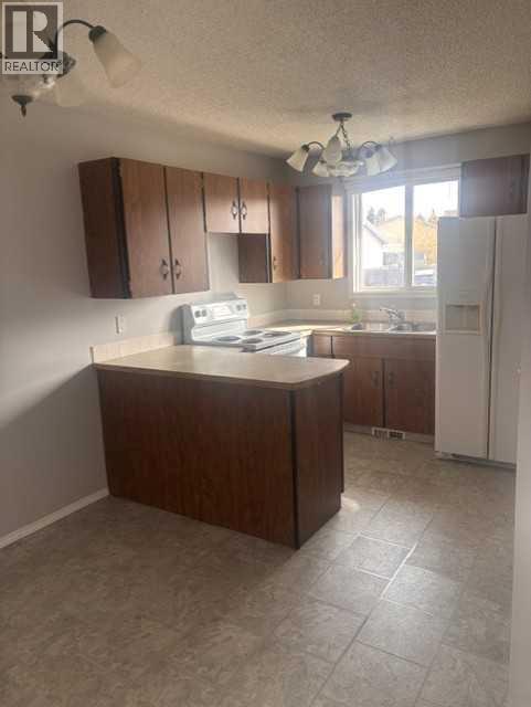 4207 54 Avenue - 3
