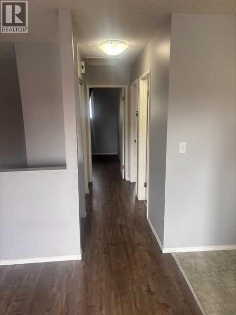 4207 54 Avenue - 8