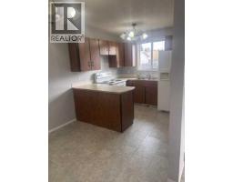 4pc Bathroom - 4207 54 Avenue, Innisfail, AB T4G1K4 Photo 6