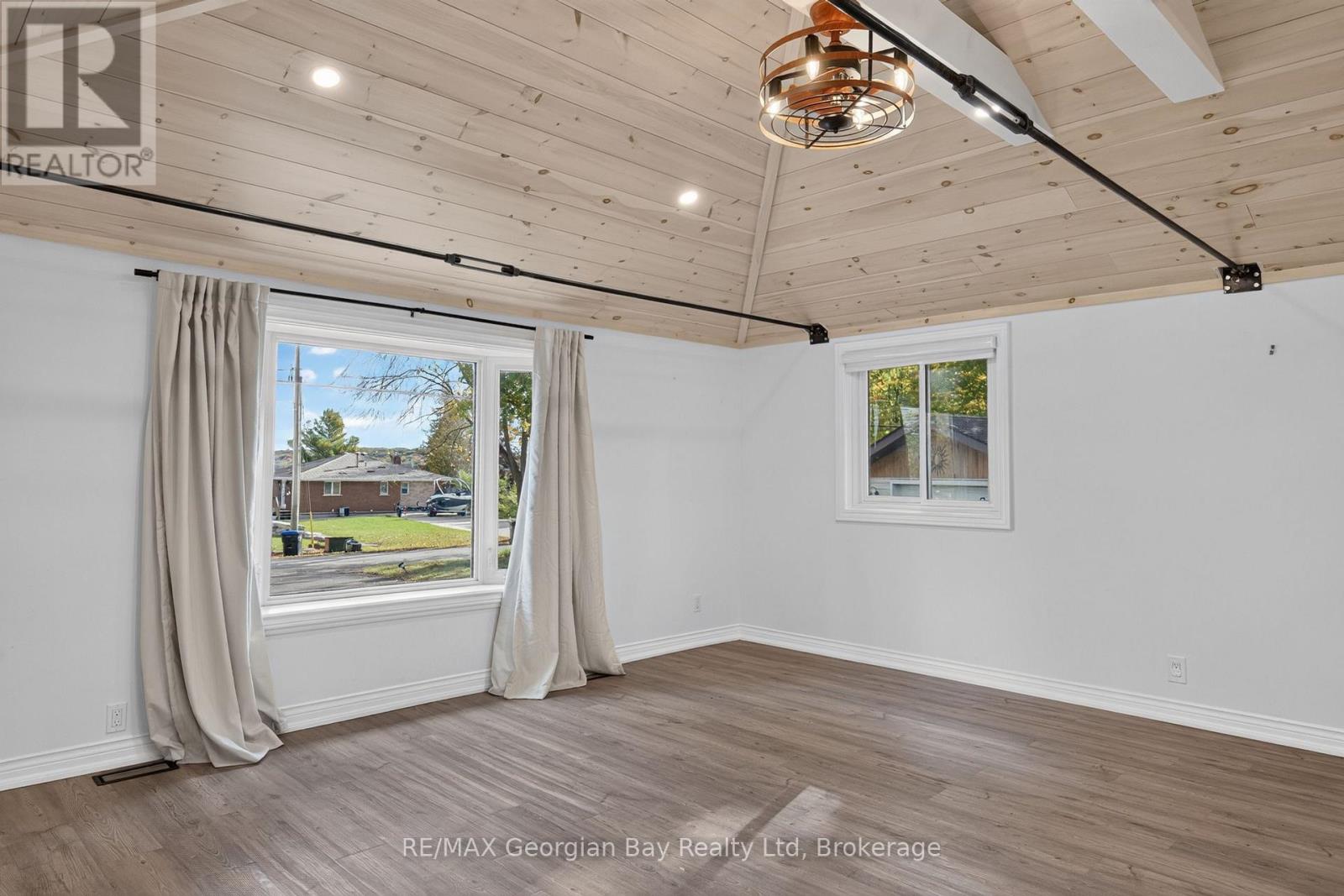 18 SALLOWS DRIVE - 13
