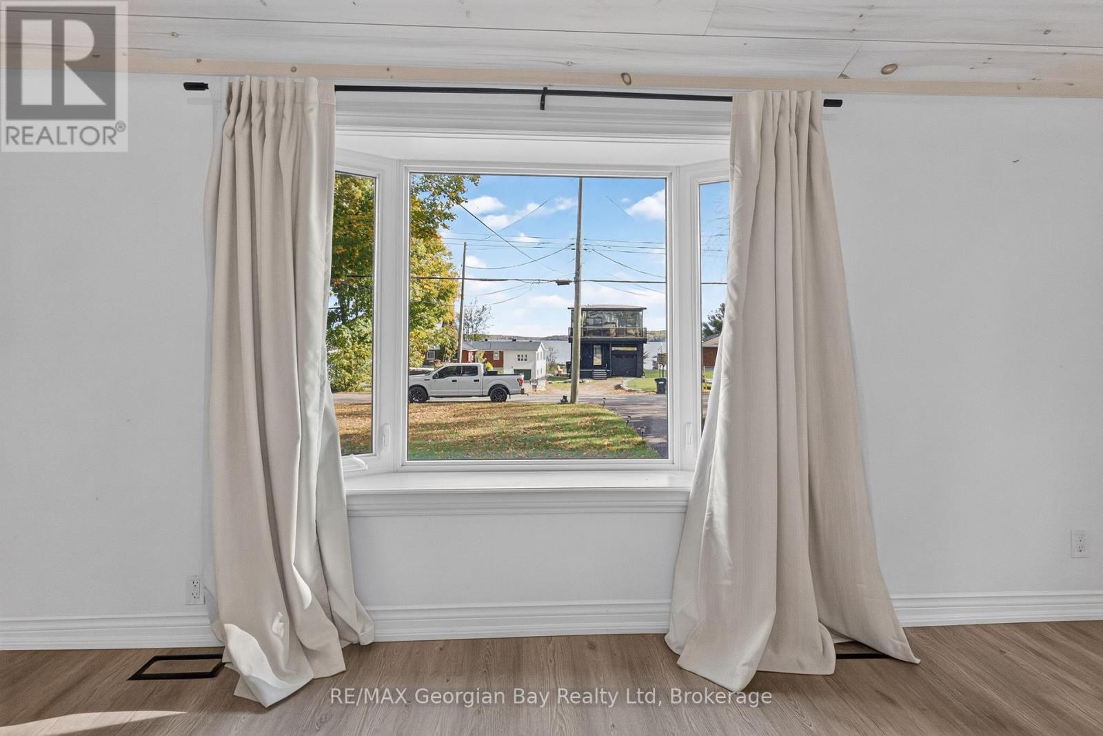 18 SALLOWS DRIVE - 14