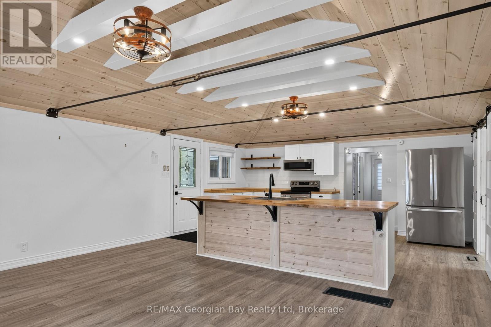 18 SALLOWS DRIVE - 15