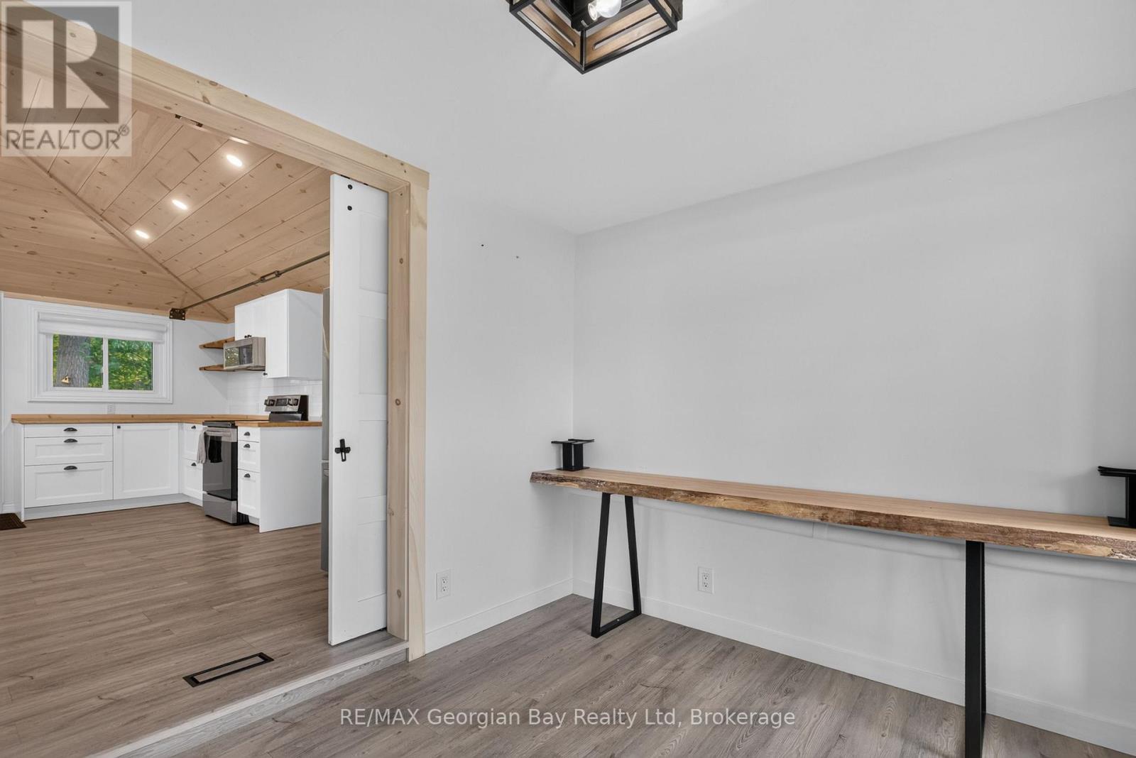 18 SALLOWS DRIVE - 18