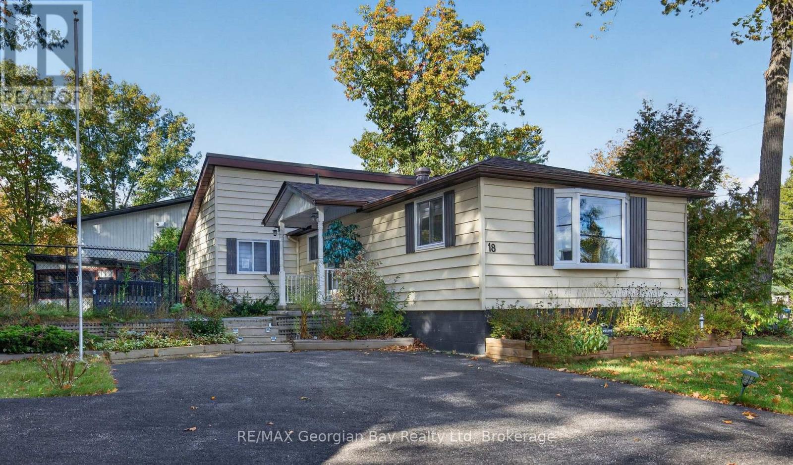 18 SALLOWS DRIVE - 2