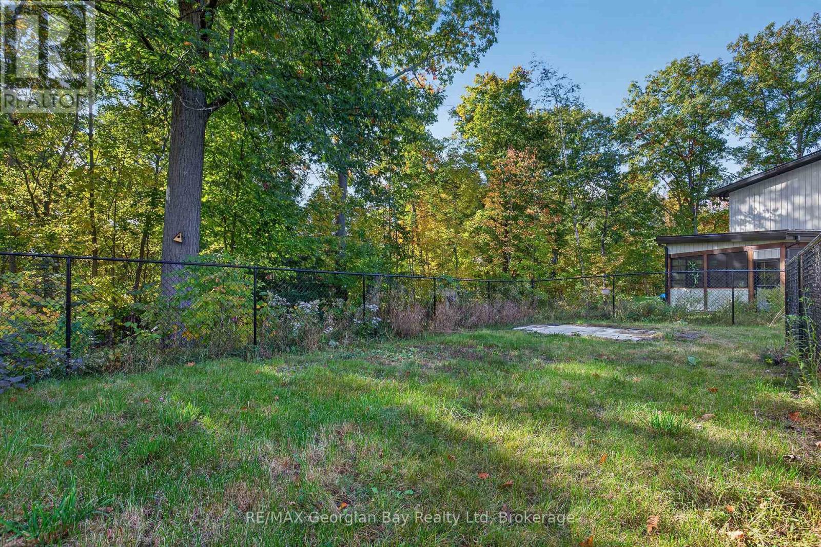 18 SALLOWS DRIVE - 28