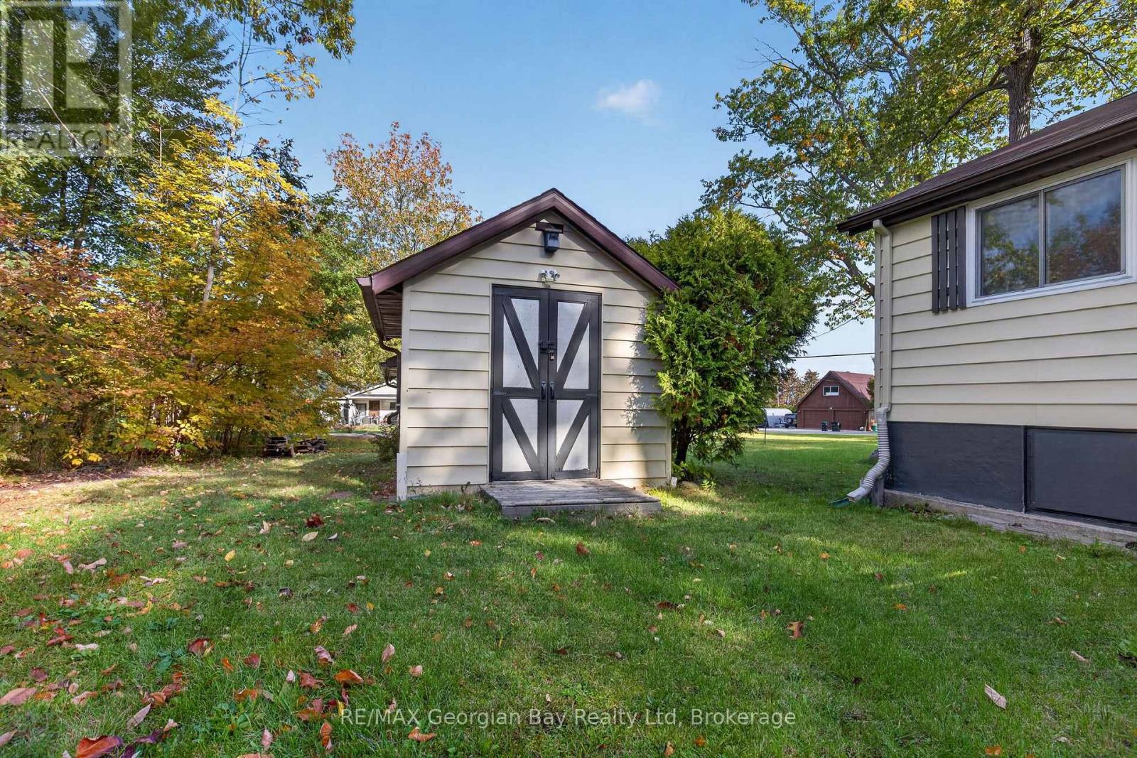 18 SALLOWS DRIVE - 29