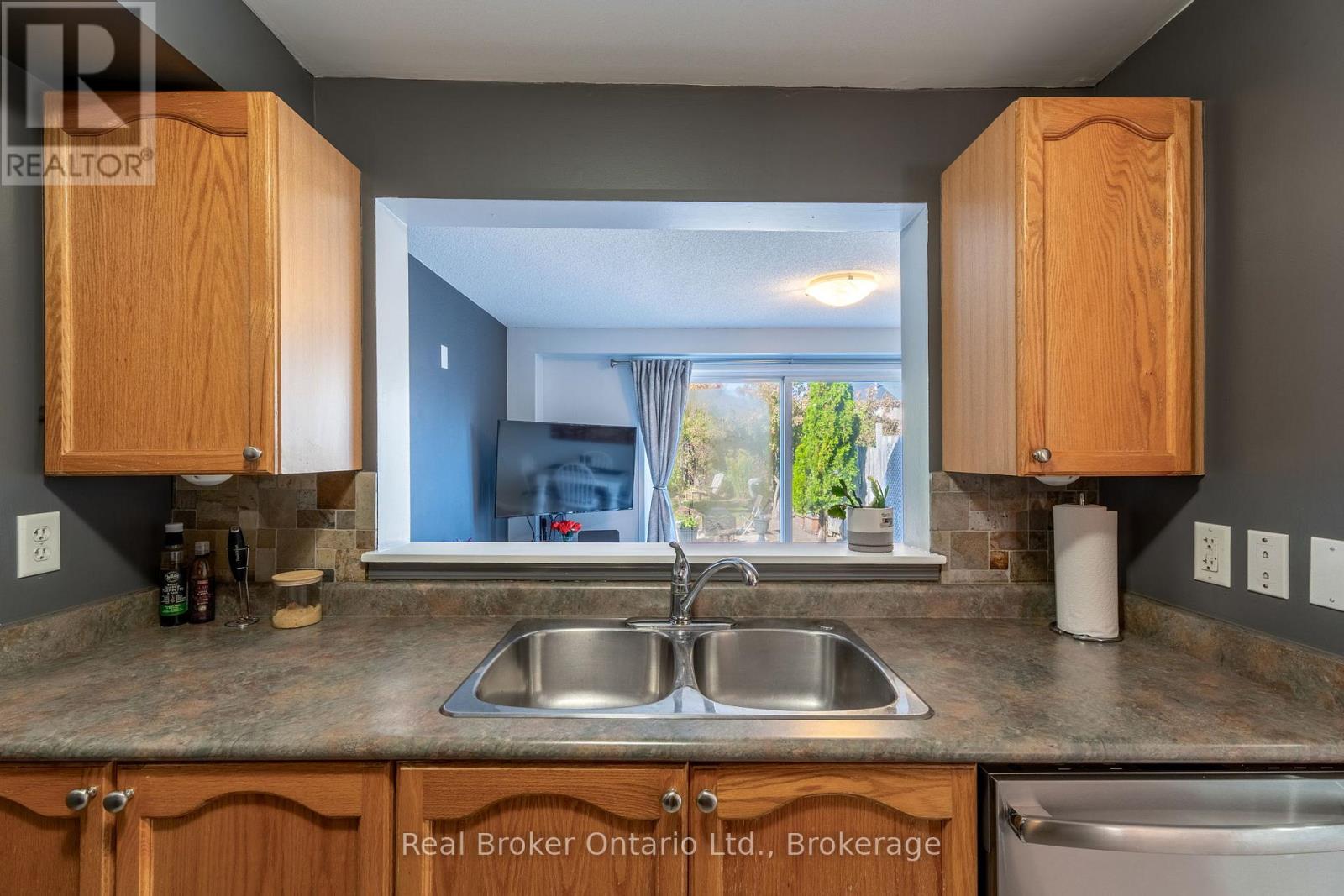 44 MONARCHY STREET - 9