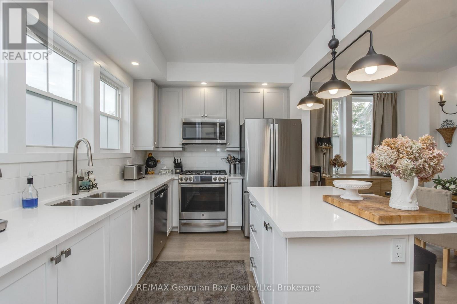 16 DANIELLE CRESCENT - 13