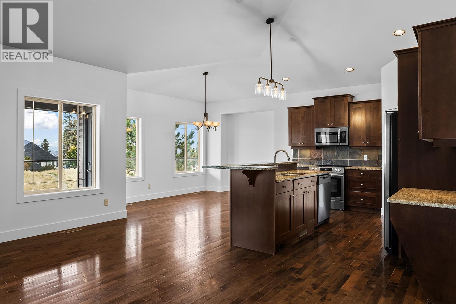 541 Quartz Crescent - 17