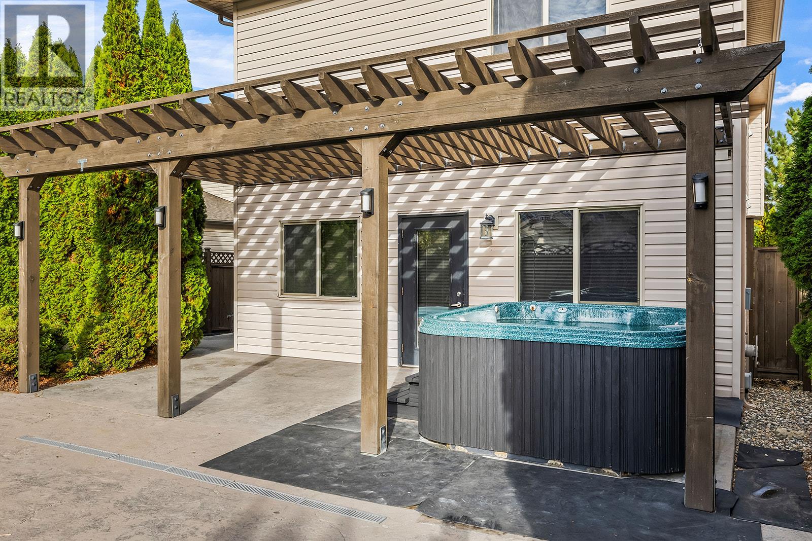541 Quartz Crescent - 9