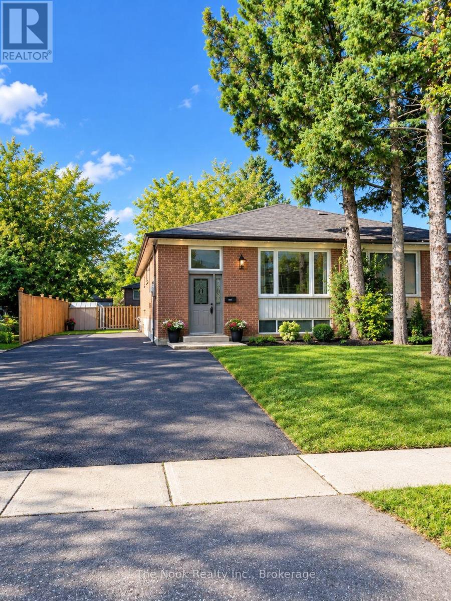 Upper- 210 Dovedale Drive, Whitby, ON photo 1