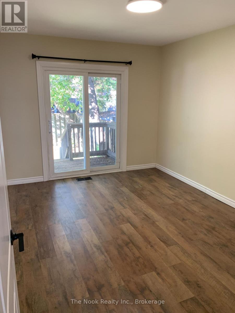 Upper- 210 Dovedale Drive, Whitby, ON photo 8