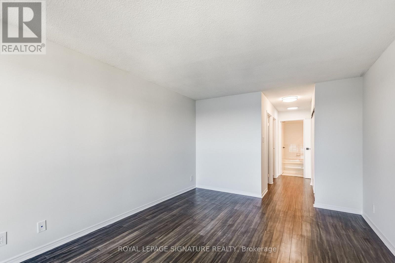 10 Yonge Street — photo 16