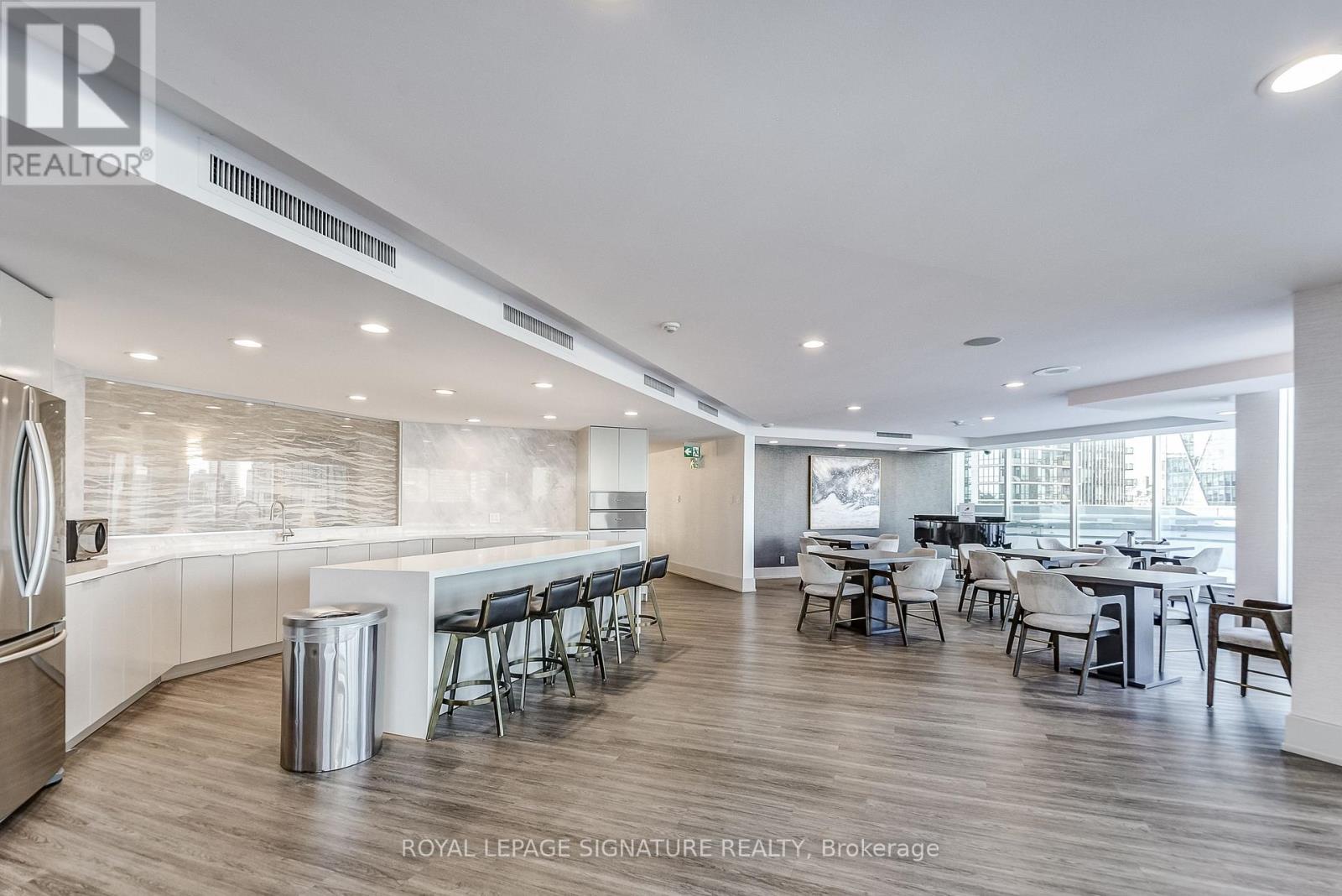 10 Yonge Street — photo 26
