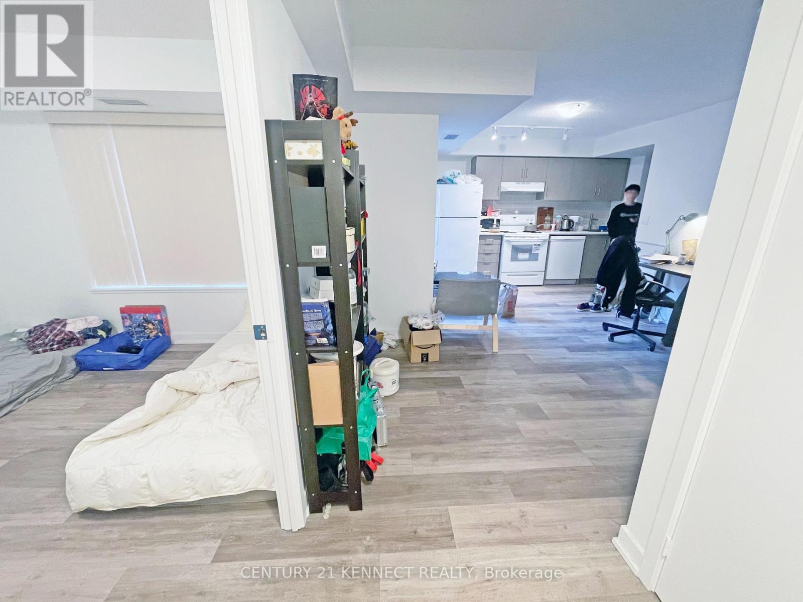 231 College Street — photo 8