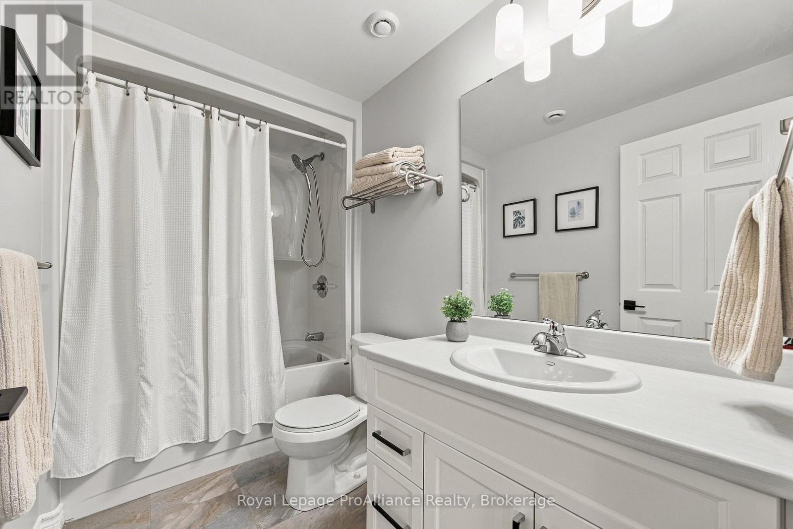 18 COVINGTON CRESCENT - 38