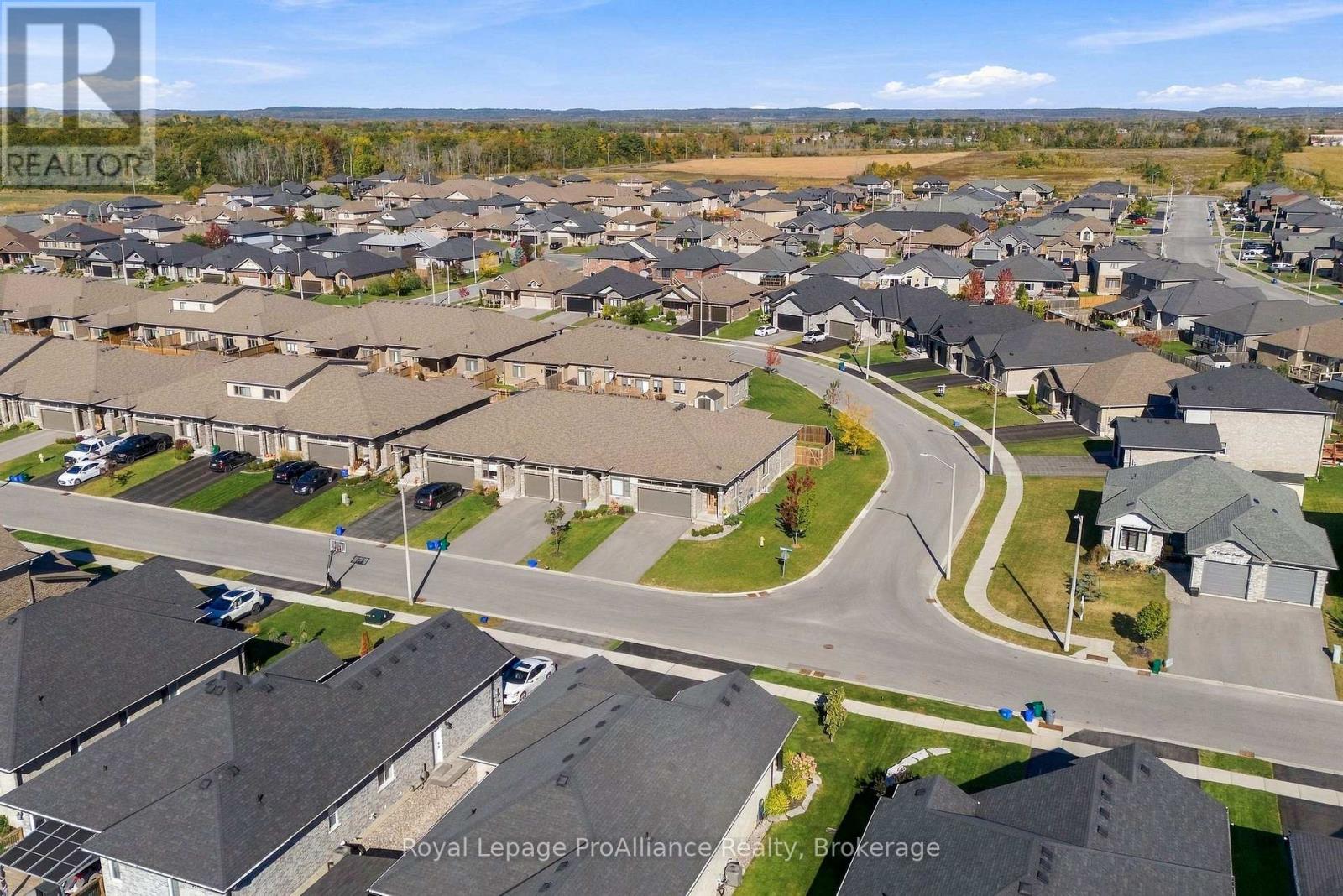 18 COVINGTON CRESCENT - 44