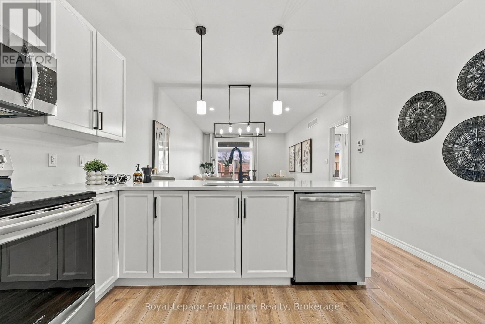 18 COVINGTON CRESCENT - 9