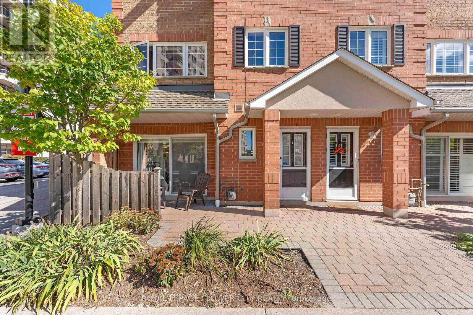 423- 1400 The Esplanade, Pickering, ON photo 2