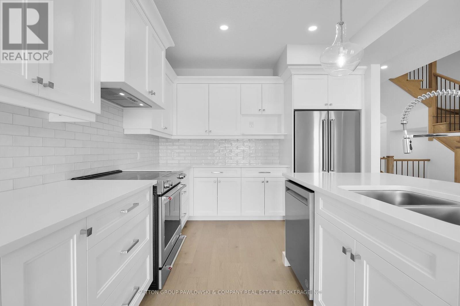 414 Old Wonderland Road — photo 13