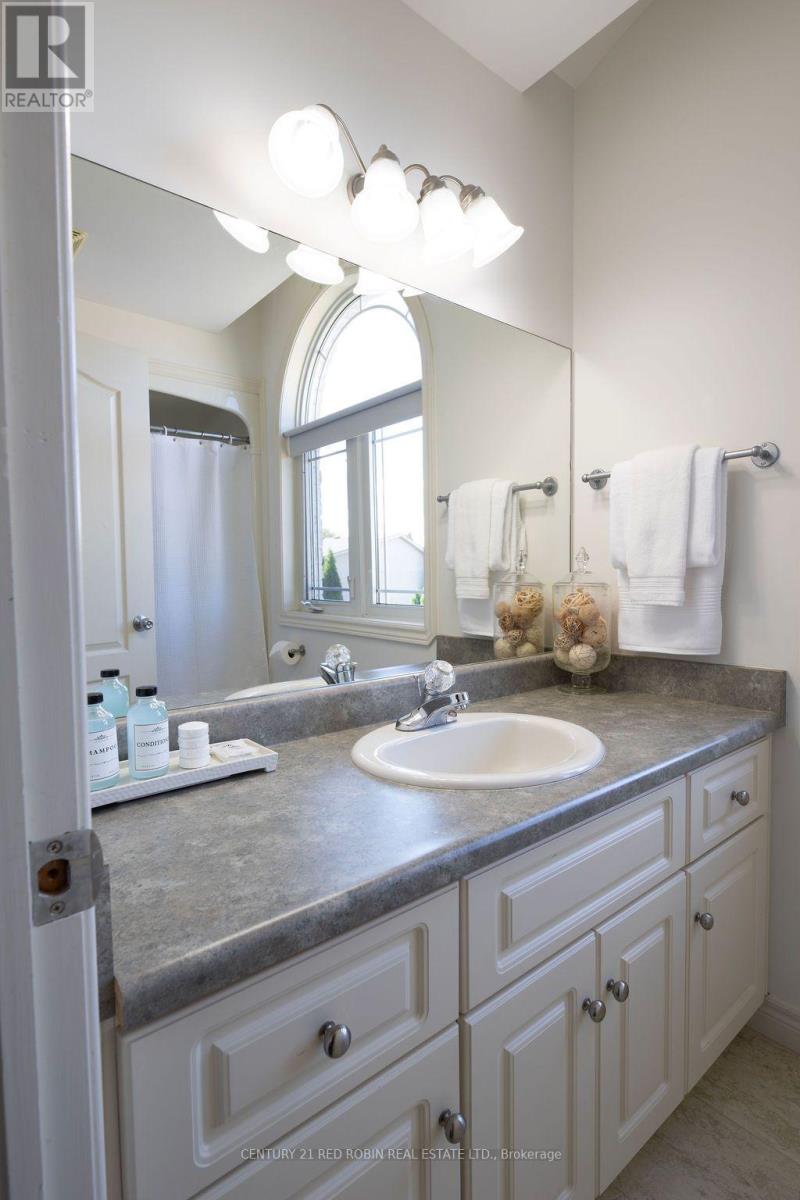 516 HARRIS CIRCLE - 34