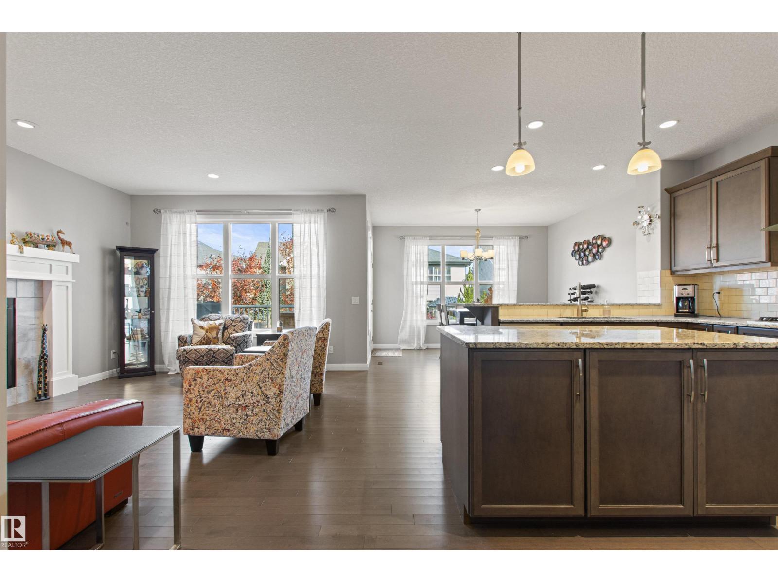 6124 175 AV NW - 6