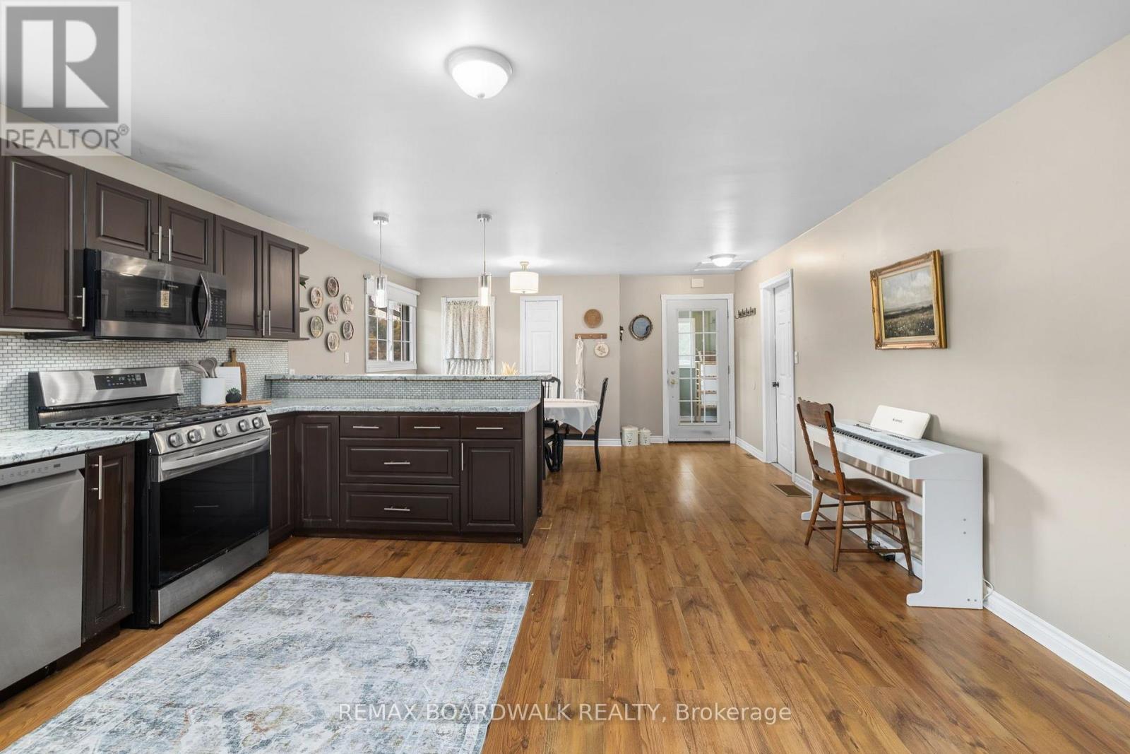 456 MCVEIGH ROAD - 8