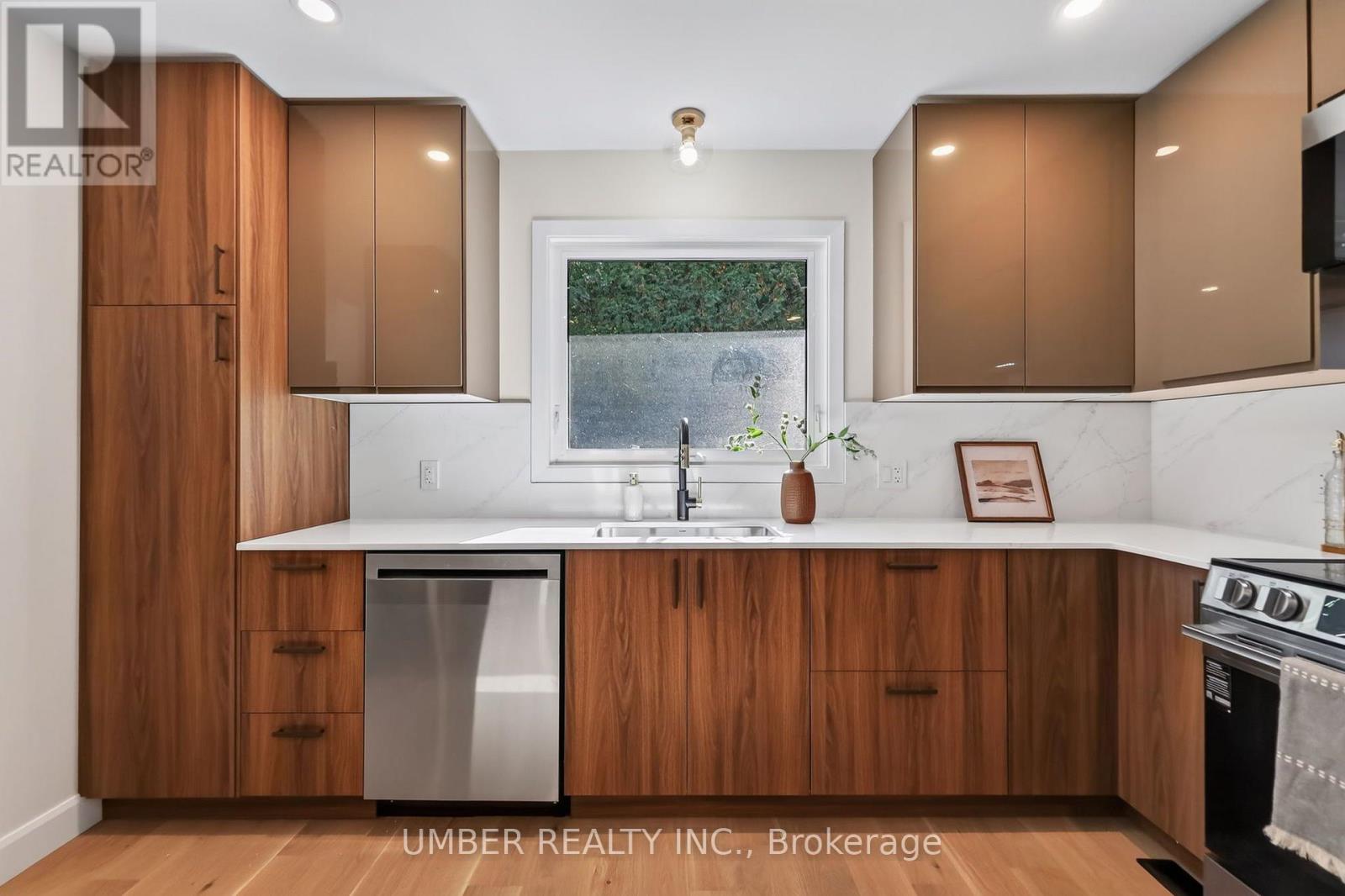 120 Hawk Crescent — photo 14