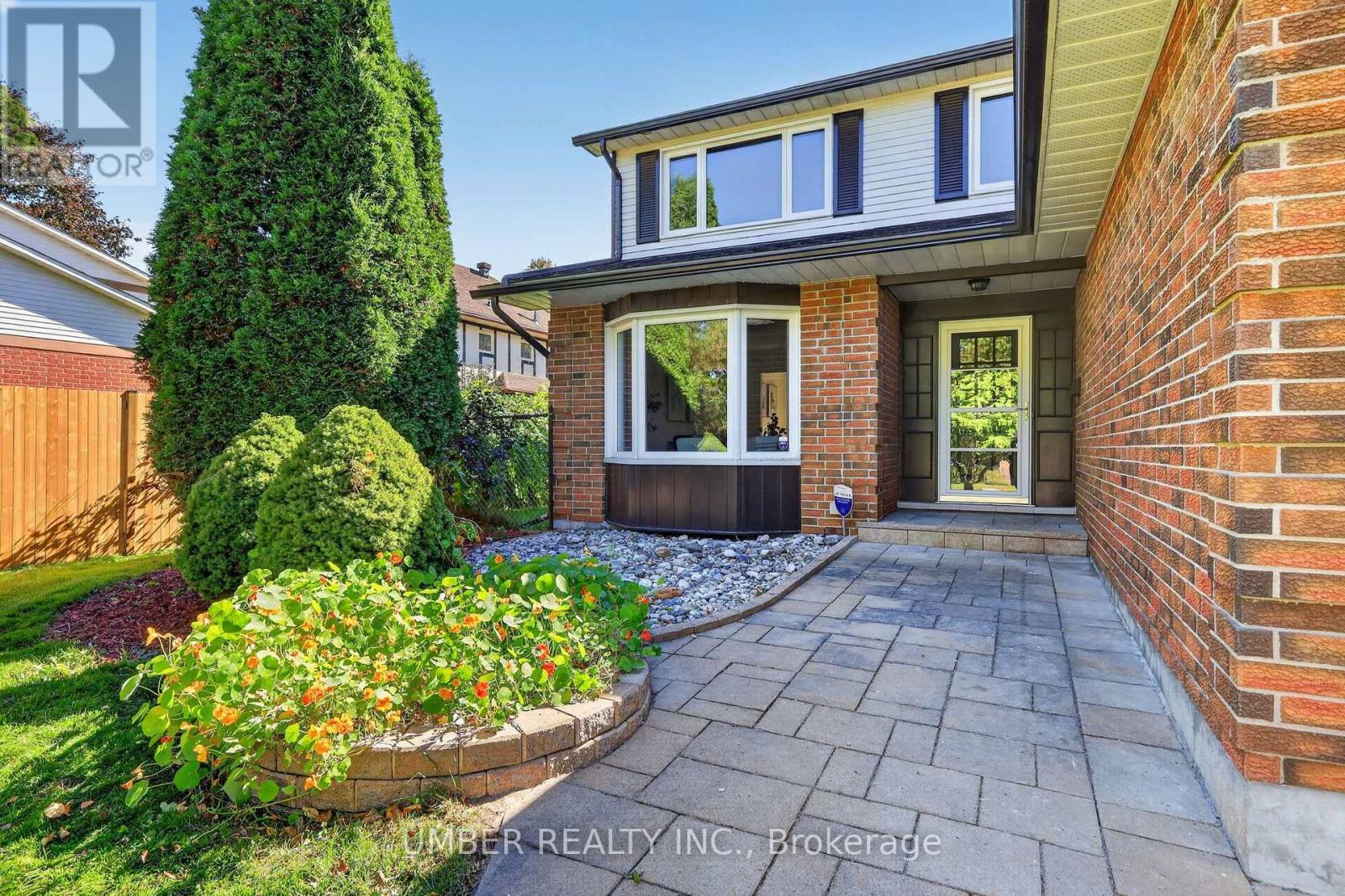120 HAWK CRESCENT - 2