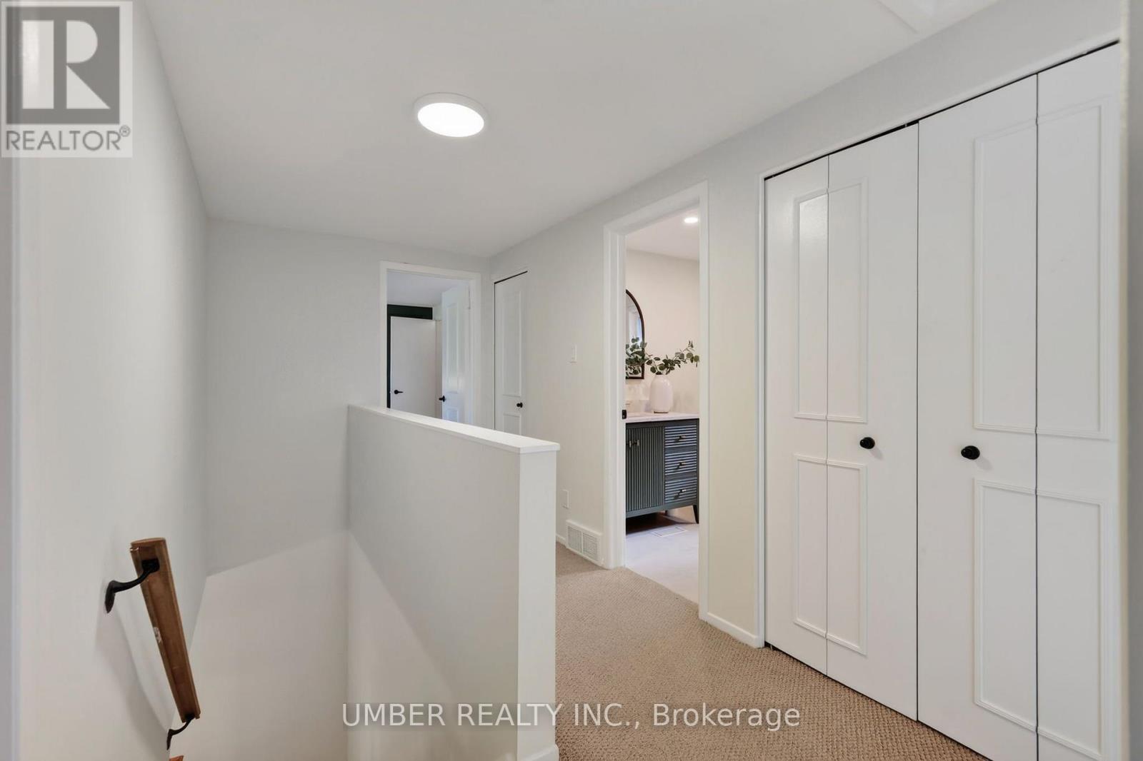 120 Hawk Crescent — photo 23
